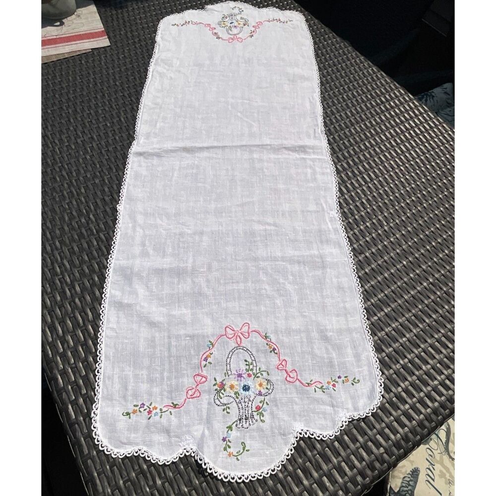 Fabulous Shabby Cottage vintage embroidered table runner flower basket design